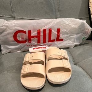 NWT Freedom Moses Two Band Slides